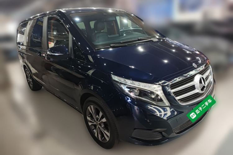 Used Mercedes-Benz V-Class 2017 V 260 Avantgarde Edition Front Right 45 Deg