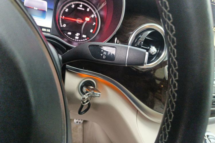 Used Mercedes-Benz V-Class 2017 V 260 L Prestige Extended Edition Gear Lever