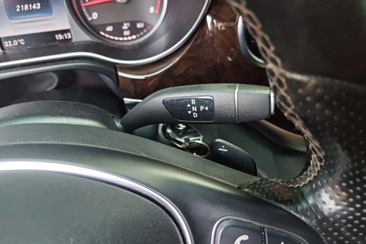 Used Mercedes-Benz V-Class 2017 V 260 Prestige Edition Gear Lever