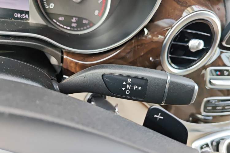 Used Mercedes-Benz V-Class 2017 V 260 L Prestige Extended Edition Gear Lever