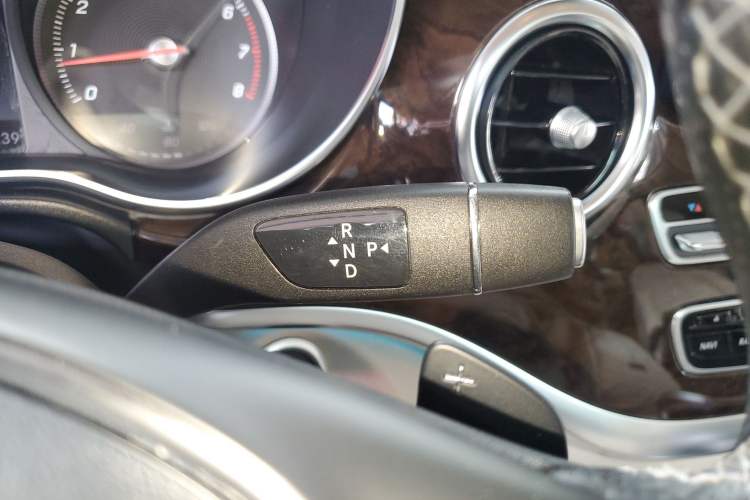 Used Mercedes-Benz V-Class 2017 V 260 Prestige Edition Gear Lever