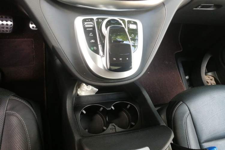 Used Mercedes-Benz V-Class 2017 V 260 Prestige Edition Gear Lever