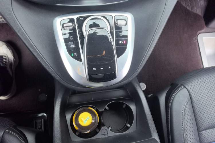 Used Mercedes-Benz V-Class 2017 V 260 L Prestige Edition Gear Lever