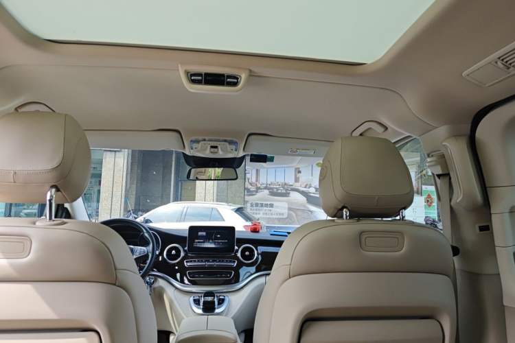 Used Mercedes-Benz V-Class 2017 V 260 L Prestige Extended Edition Headliner