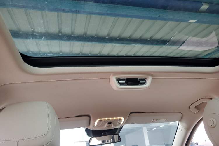 Used Mercedes-Benz V-Class 2017 V 260 Prestige Edition Headliner