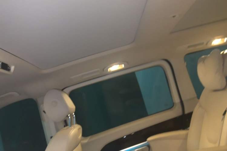 Used Mercedes-Benz V-Class 2017 V 260 Prestige Edition Headliner