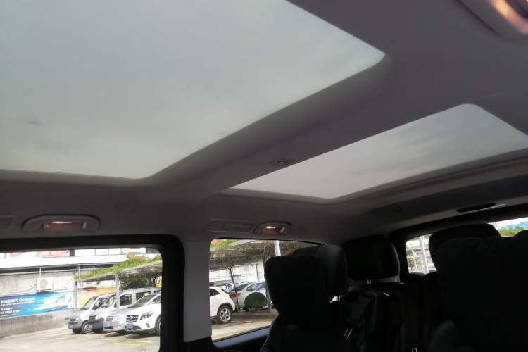 Used Mercedes-Benz V-Class 2017 V 260 Prestige Edition Headliner