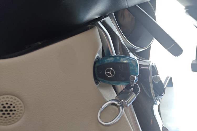 Used Mercedes-Benz V-Class 2017 V 260 Prestige Edition Interior 1