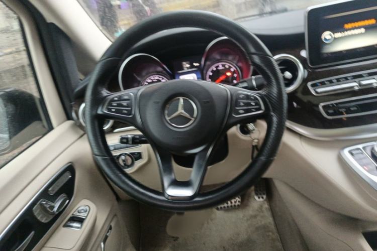 Used Mercedes-Benz V-Class 2017 V 260 L Prestige Extended Edition Interior 2