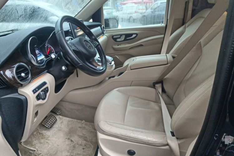 Used Mercedes-Benz V-Class 2017 V 260 L Prestige Extended Edition Interior 3