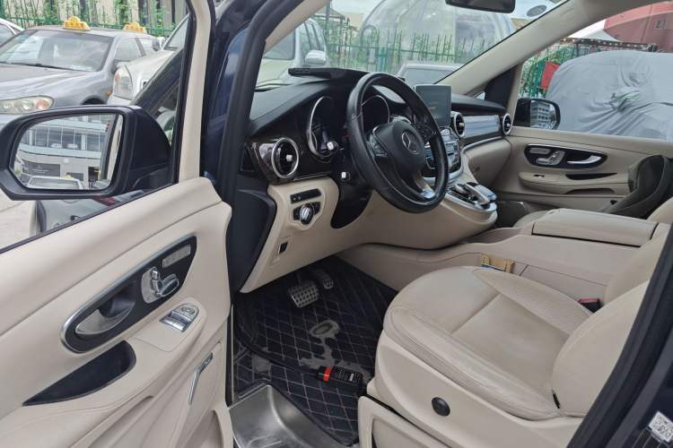 Used Mercedes-Benz V-Class 2017 V 260 Prestige Edition Interior 3