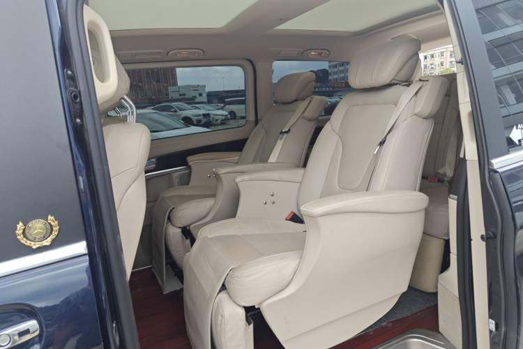 Used Mercedes-Benz V-Class 2017 V 260 Prestige Edition Interior 4
