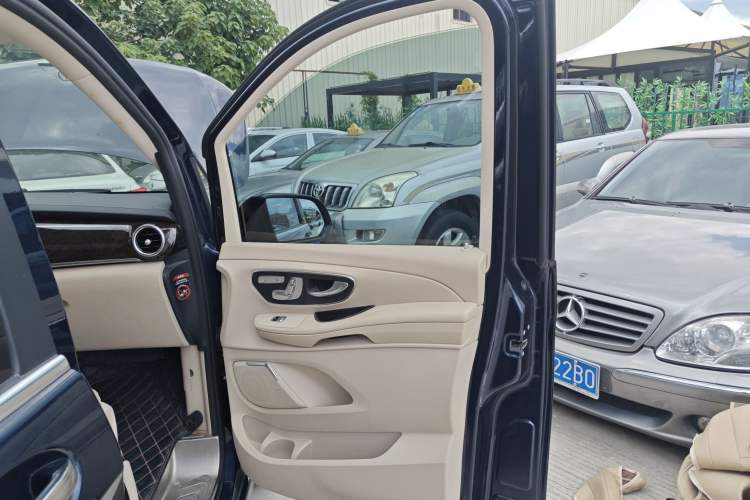 Used Mercedes-Benz V-Class 2017 V 260 Prestige Edition Interior 5