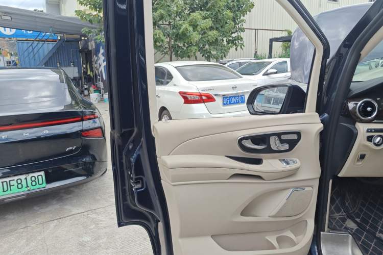 Used Mercedes-Benz V-Class 2017 V 260 Prestige Edition Interior 7