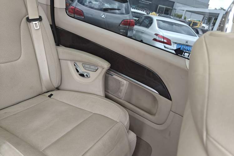 Used Mercedes-Benz V-Class 2017 V 260 Prestige Edition Interior 8