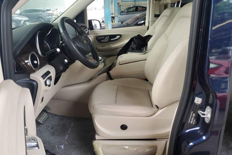 Used Mercedes-Benz V-Class 2017 V 260 Prestige Edition Left Front Seat