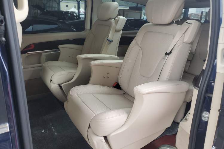 Used Mercedes-Benz V-Class 2017 V 260 Prestige Edition Left Rear Seat