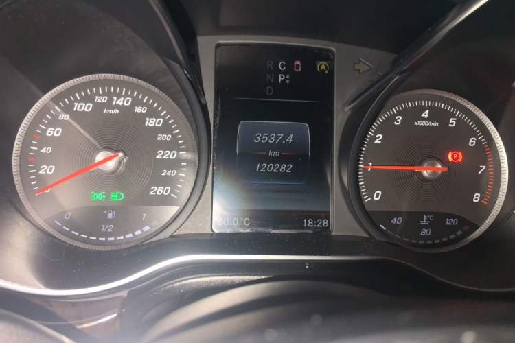 Used Mercedes-Benz V-Class 2017 V 260 Prestige Edition Odometer Close Up