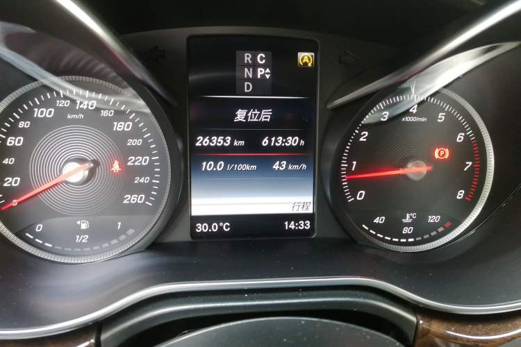 Used Mercedes-Benz V-Class 2017 V 260 Prestige Edition Odometer Close Up