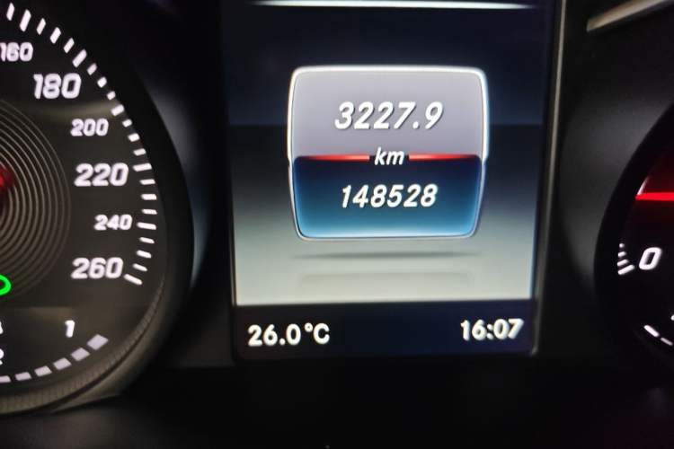 Used Mercedes-Benz V-Class 2017 V 260 L Prestige Edition Odometer Close Up