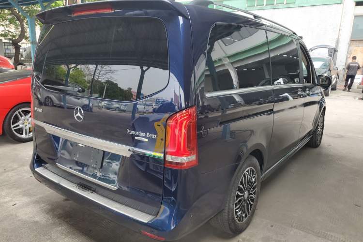 Used Mercedes-Benz V-Class 2017 V 260 Prestige Edition Rear Right 45 Deg