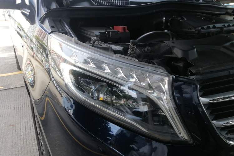 Used Mercedes-Benz V-Class 2017 V 260 Prestige Edition Right Front Headlight