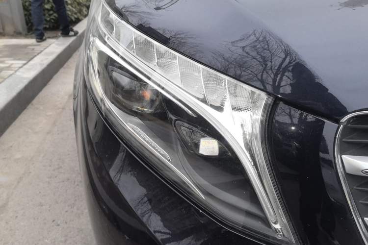 Used Mercedes-Benz V-Class 2017 V 260 L Prestige Edition Right Front Headlight