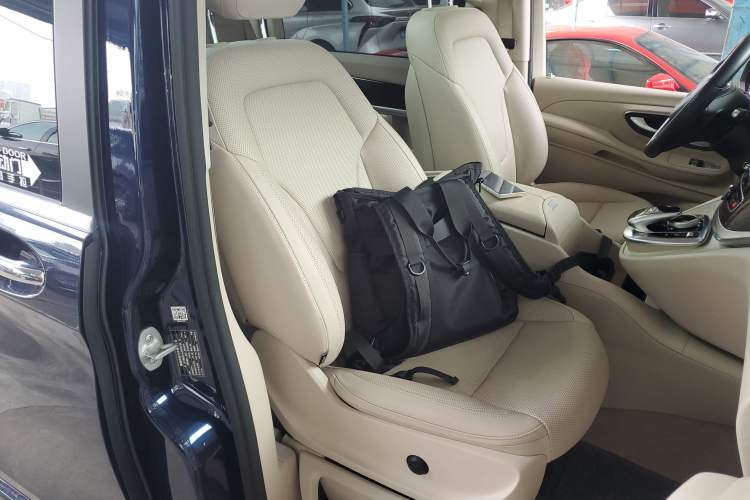 Used Mercedes-Benz V-Class 2017 V 260 Prestige Edition Right Front Seat