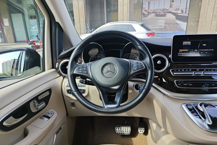 Used Mercedes-Benz V-Class 2017 V 260 L Prestige Extended Edition Steering Wheel
