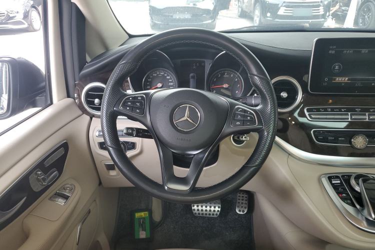 Used Mercedes-Benz V-Class 2017 V 260 Prestige Edition Steering Wheel