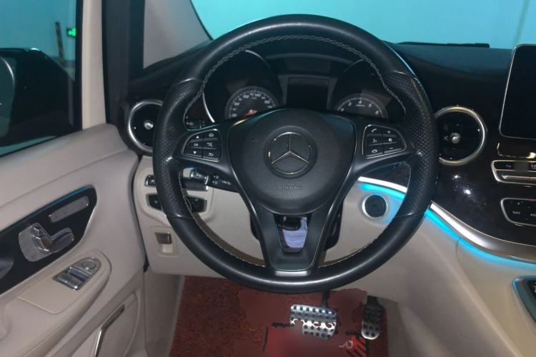 Used Mercedes-Benz V-Class 2017 V 260 Prestige Edition Steering Wheel