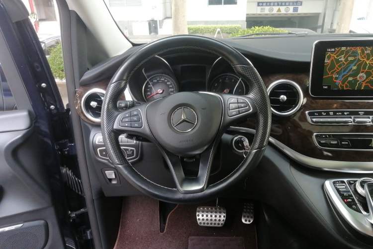 Used Mercedes-Benz V-Class 2017 V 260 Prestige Edition Steering Wheel