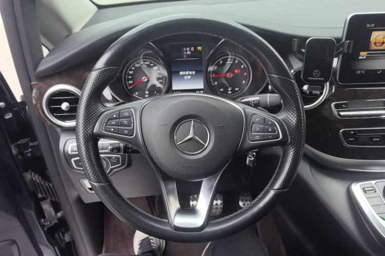 Used Mercedes-Benz V-Class 2017 V 260 L Prestige Edition Steering Wheel