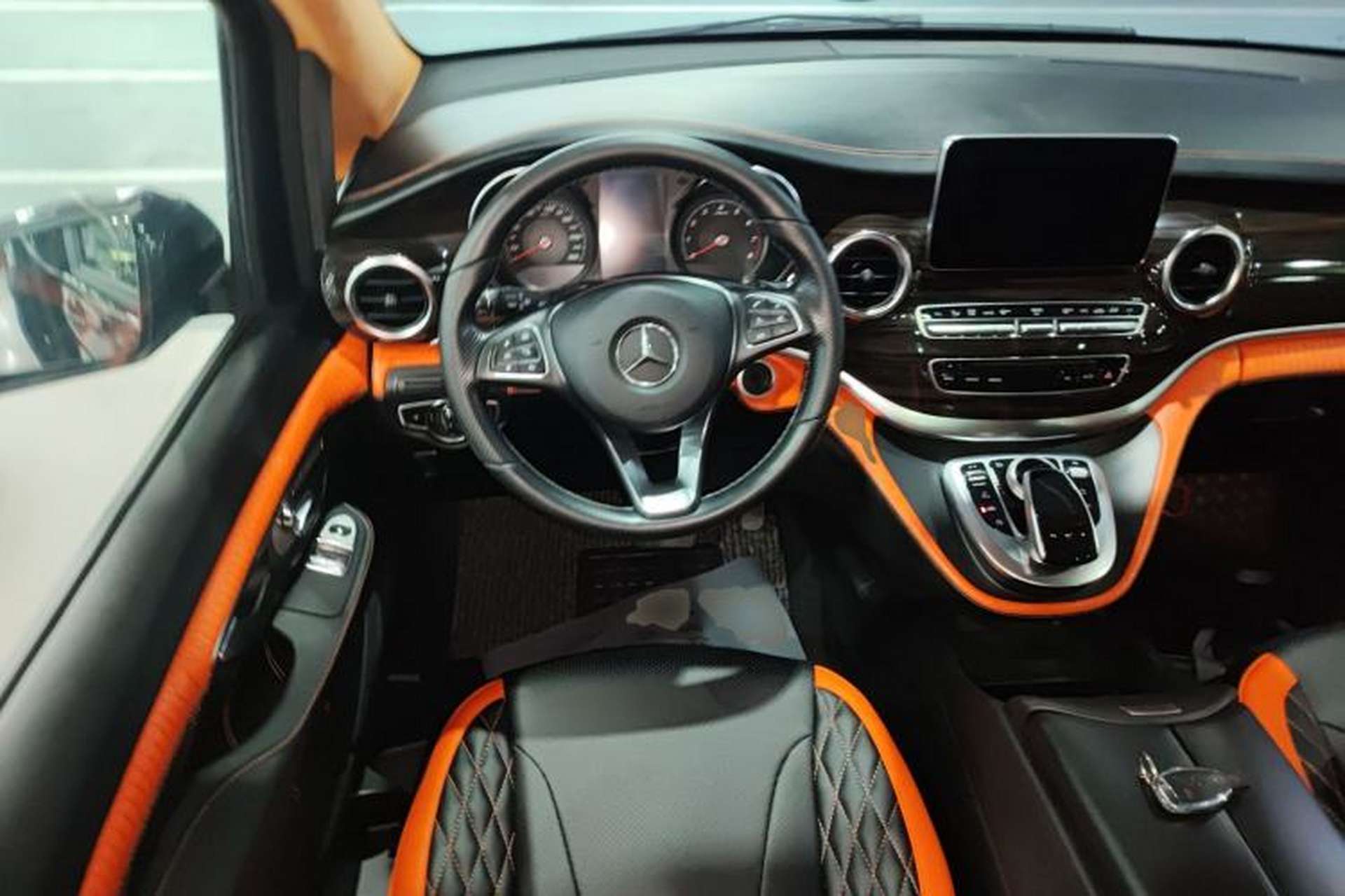 Used Mercedes-Benz V-Class 2017 V 260 Avantgarde Edition Steering Wheel