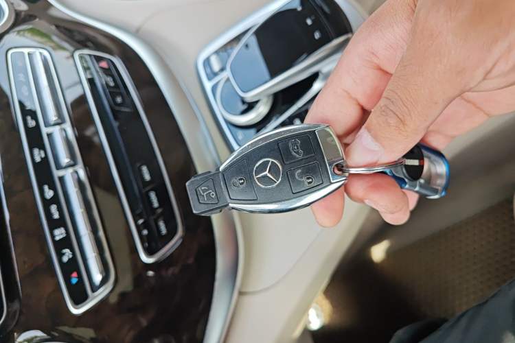 Used Mercedes-Benz V-Class 2017 V 260 L Prestige Extended Edition Vehicle Key