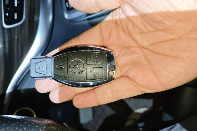 Used Mercedes-Benz V-Class 2017 V 260 Avantgarde Edition Vehicle Key