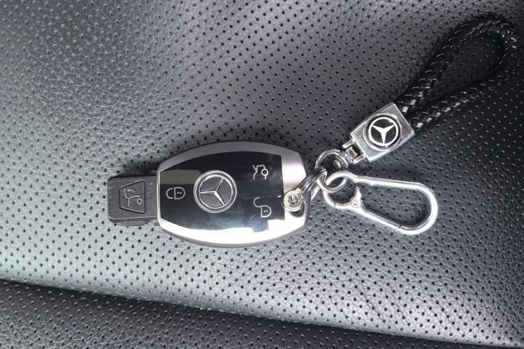 Used Mercedes-Benz V-Class 2017 V 260 L Prestige Edition Vehicle Key