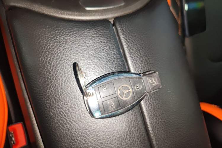 Used Mercedes-Benz V-Class 2017 V 260 Avantgarde Edition Vehicle Key