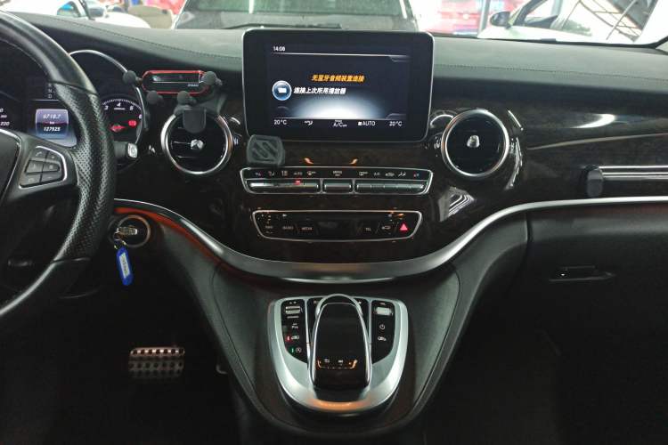 Used Mercedes-Benz V-Class 2017 V 260 L Prestige Extended Edition Audio And AC Panel
