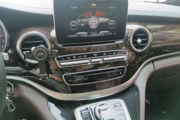Used Mercedes-Benz V-Class 2017 V 260 L Prestige Extended Edition Audio And AC Panel