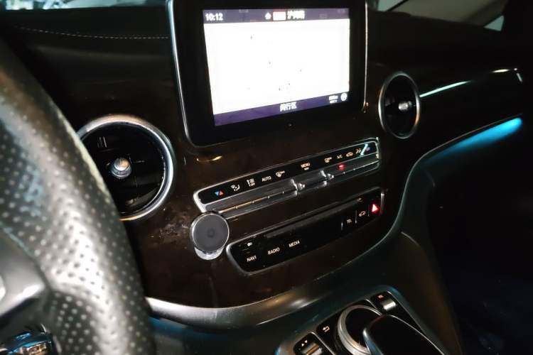 Used Mercedes-Benz V-Class 2017 V 260 L Prestige Extended Edition Audio And AC Panel