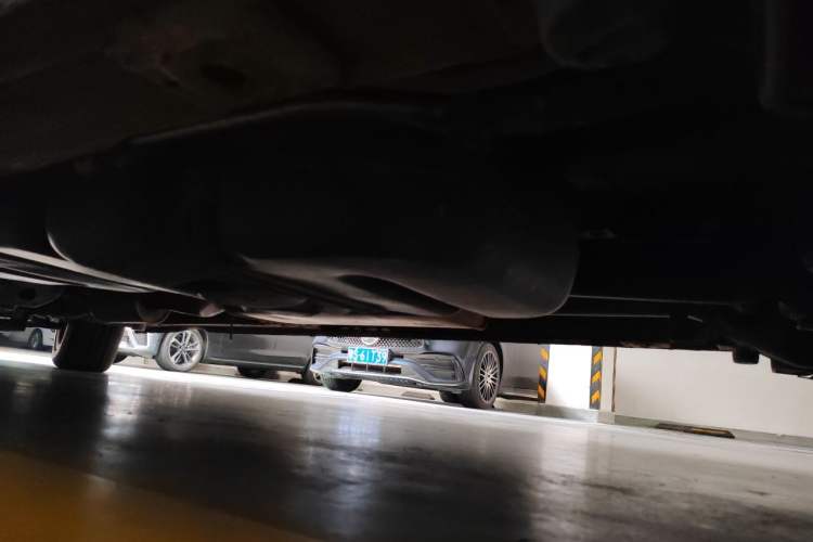 Used Mercedes-Benz V-Class 2017 V 260 Avantgarde Edition Chassis Rear Left