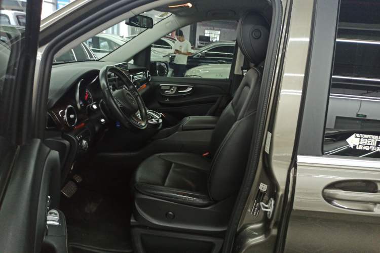 Used Mercedes-Benz V-Class 2017 V 260 L Prestige Extended Edition Driver Seat