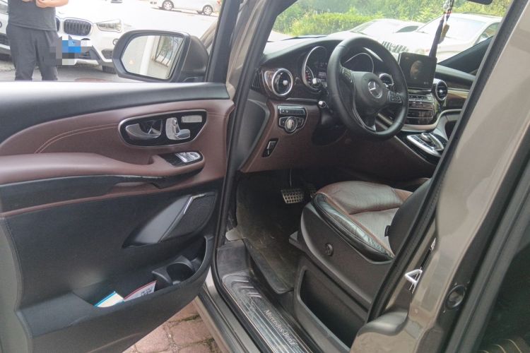 Used Mercedes-Benz V-Class 2017 V 260 L Prestige Extended Edition Driver Seat
