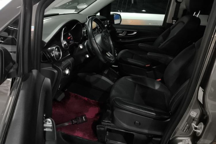 Used Mercedes-Benz V-Class 2017 V 260 Avantgarde Edition Driver Seat