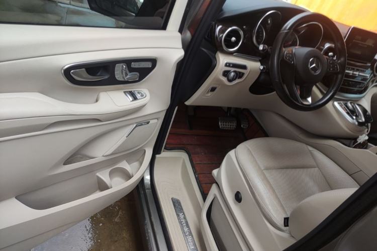 Used Mercedes-Benz V-Class 2017 V 260 L Prestige Extended Edition Driver Seat