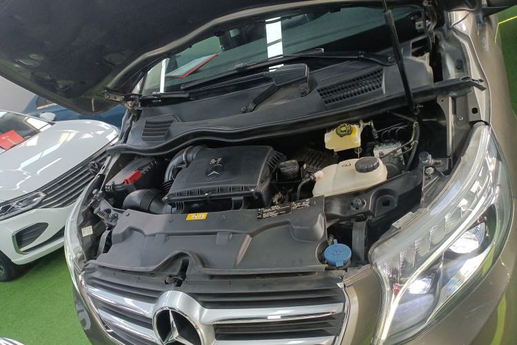 Used Mercedes-Benz V-Class 2017 V 260 Avantgarde Edition Engine Bay