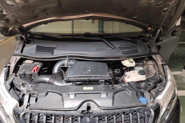 Used Mercedes-Benz V-Class 2017 V 260 Avantgarde Edition Engine Bay