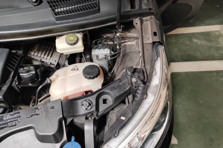 Used Mercedes-Benz V-Class 2017 V 260 Avantgarde Edition Engine Bay Left