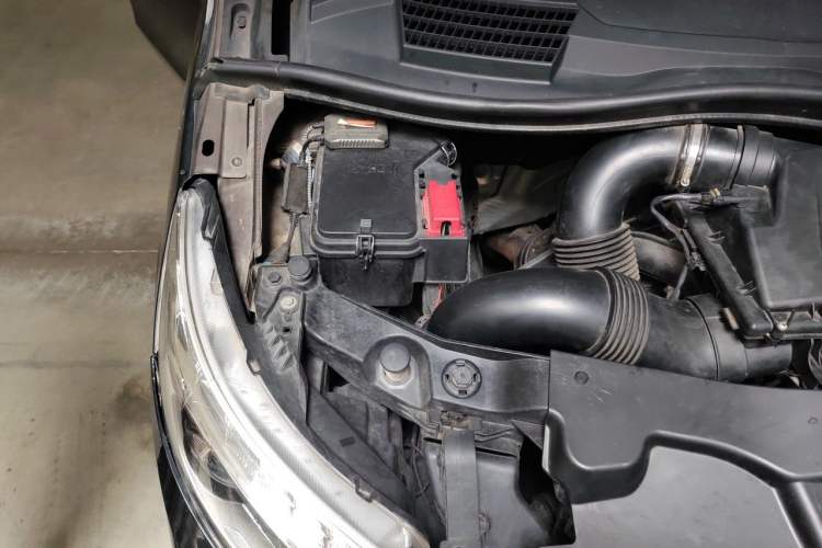 Used Mercedes-Benz V-Class 2017 V 260 Avantgarde Edition Engine Bay Right